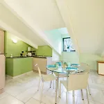Apartament House *